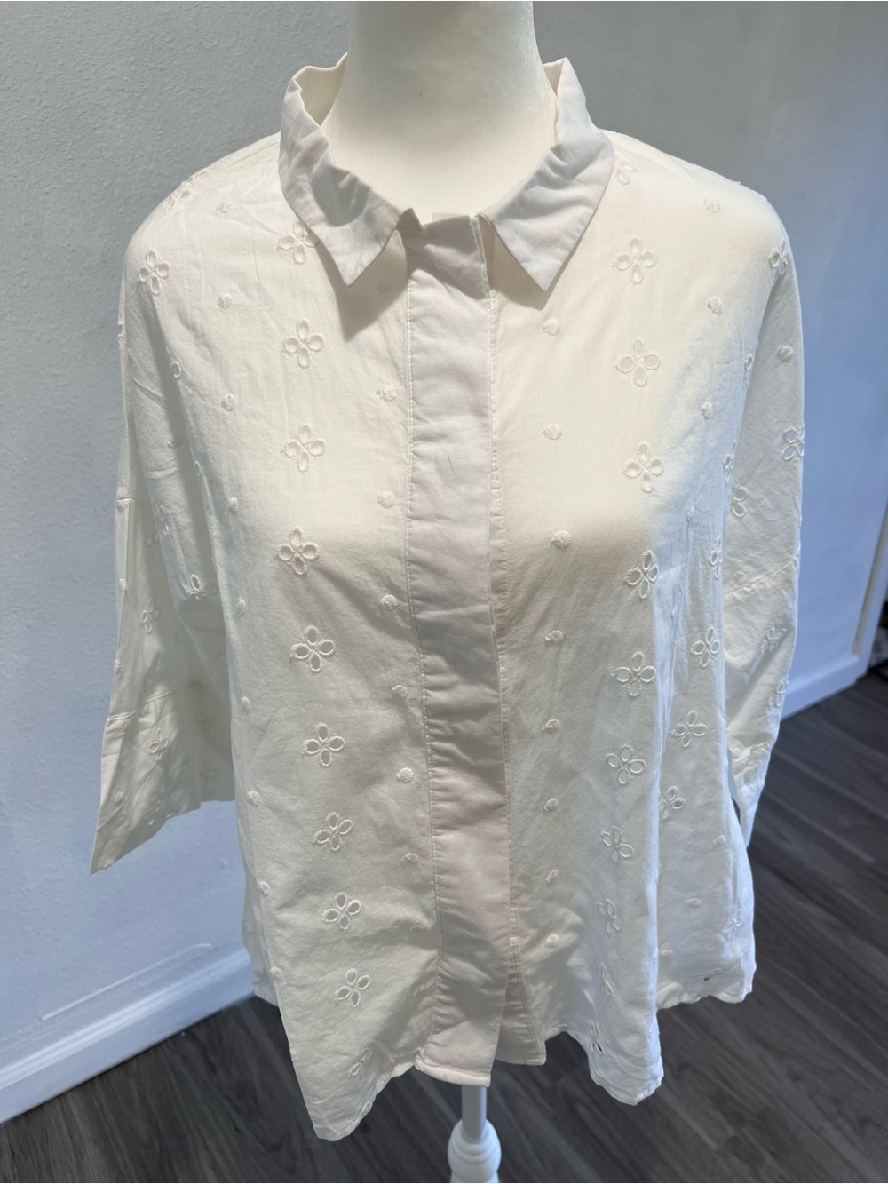 Women’s White Embroidered Button-Front Top